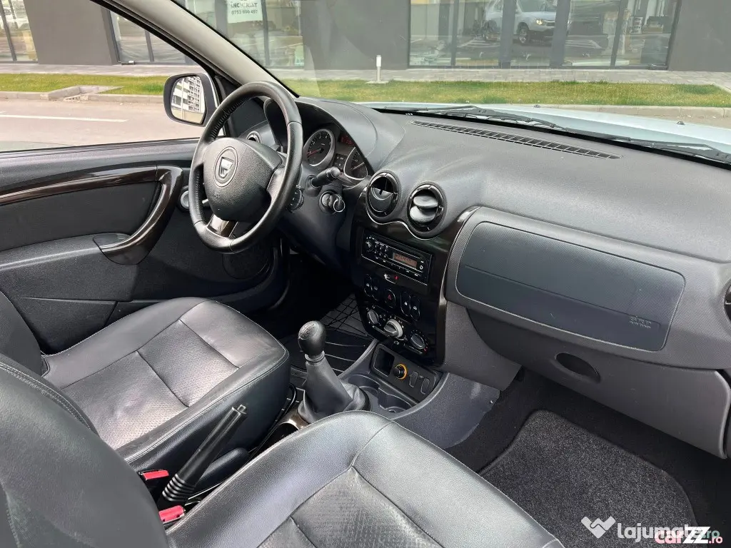 DACIA Duster 4x2 an 2011 mot 1.5 dci 110 cp euro 5. 