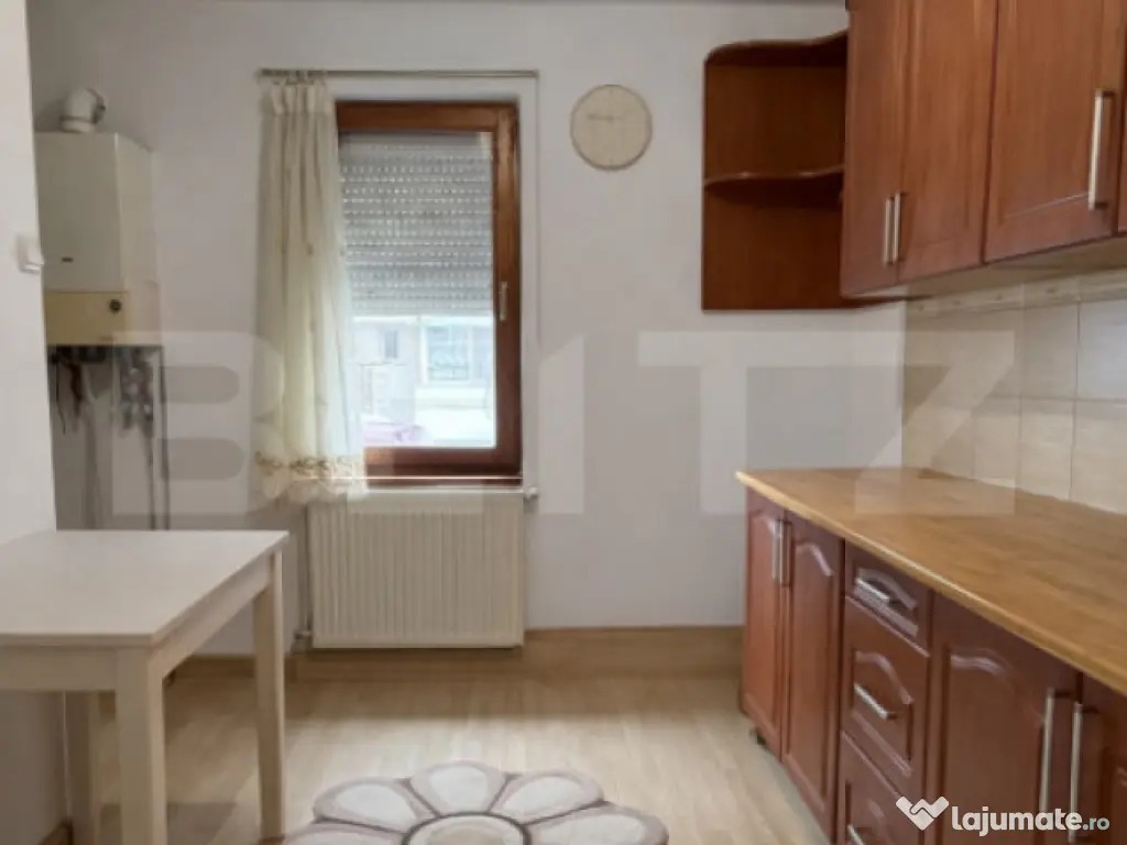 Apartament 3 camere, 70 mp, Sângeorgiu de Mureș, zonă Sem