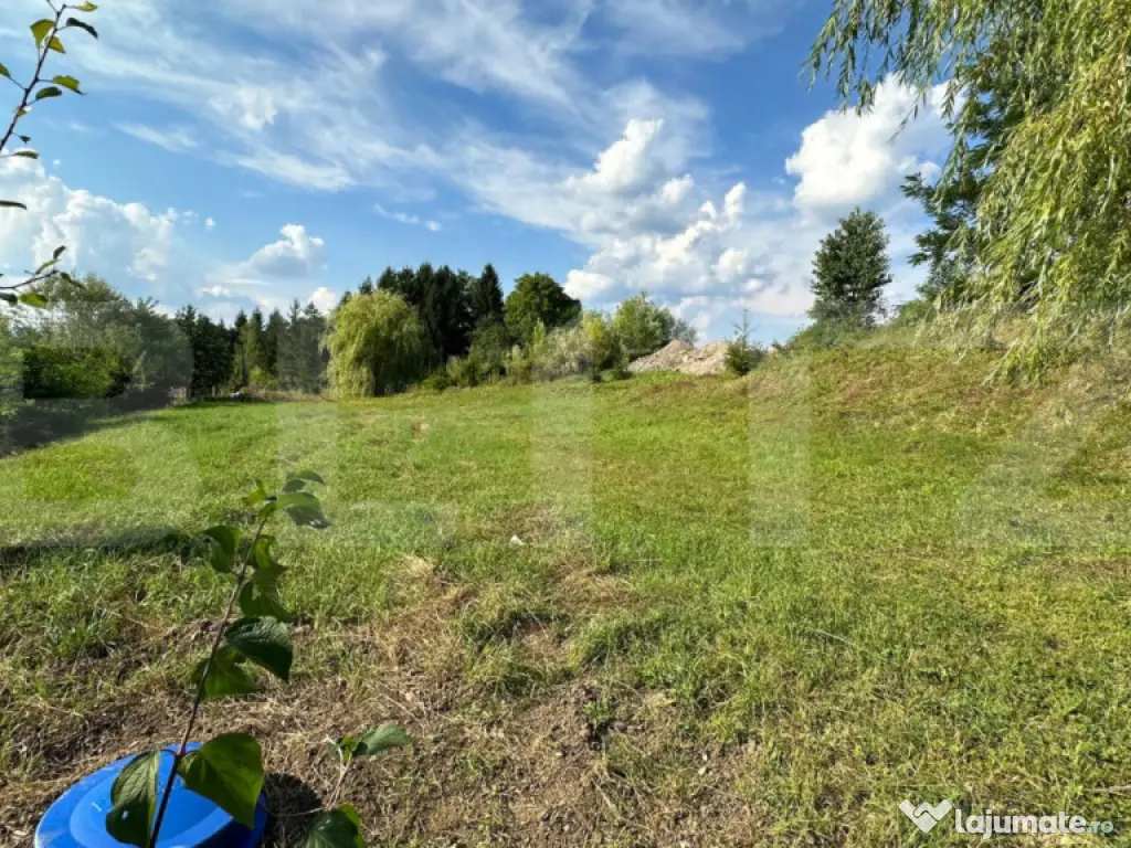 Teren 1.188 mp cu priveliște superbă – ideal pentru 2 ca