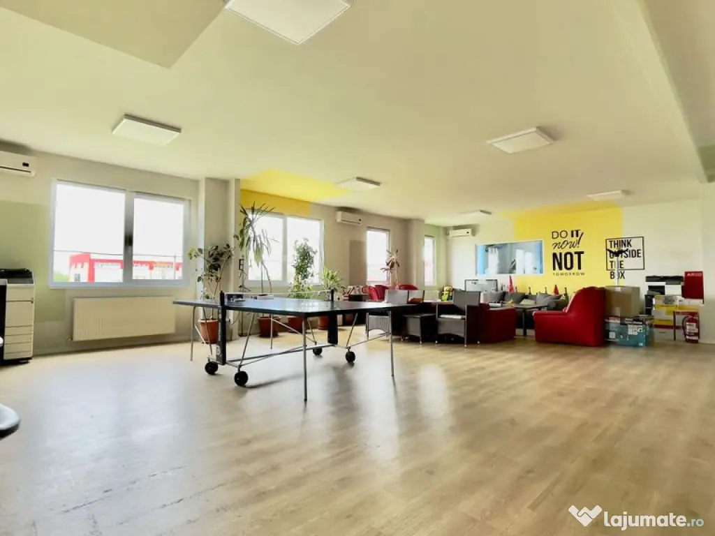 Clădire de birouri cu 12 parcări în incintă privată,...