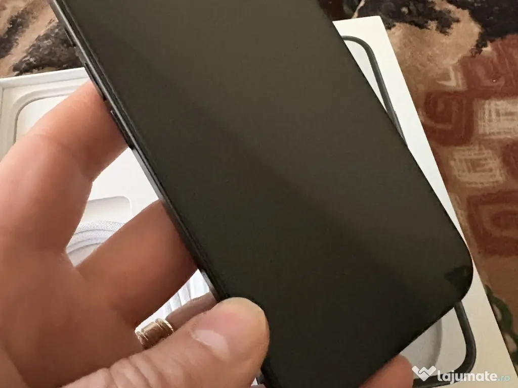 iPhone 15 că Nou și Apple Watche SE 