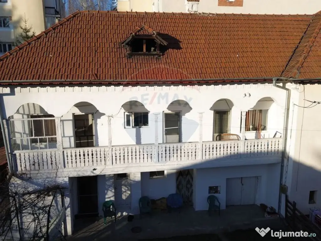 Casa de vânzare in centrul orașului Câmpulung la preț... 