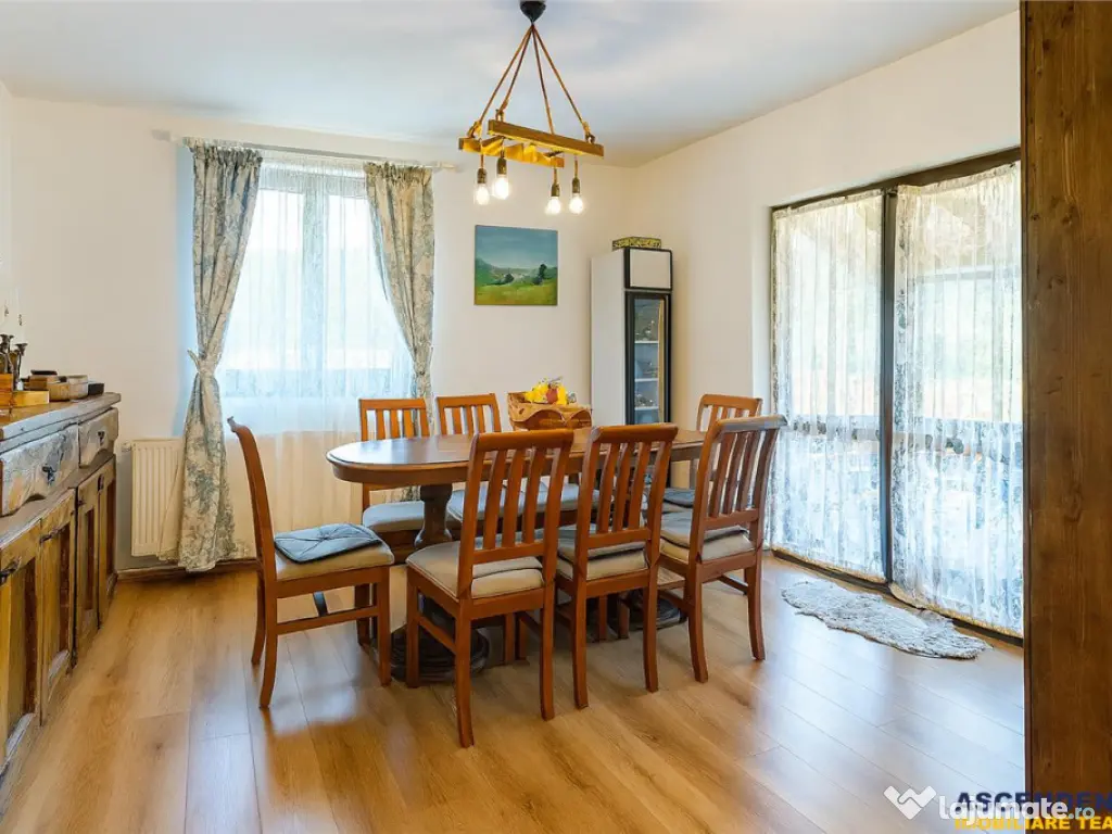 Refugiu pretios:jacuzzi, lemn masiv,2.000 mp teren,4 dormito 