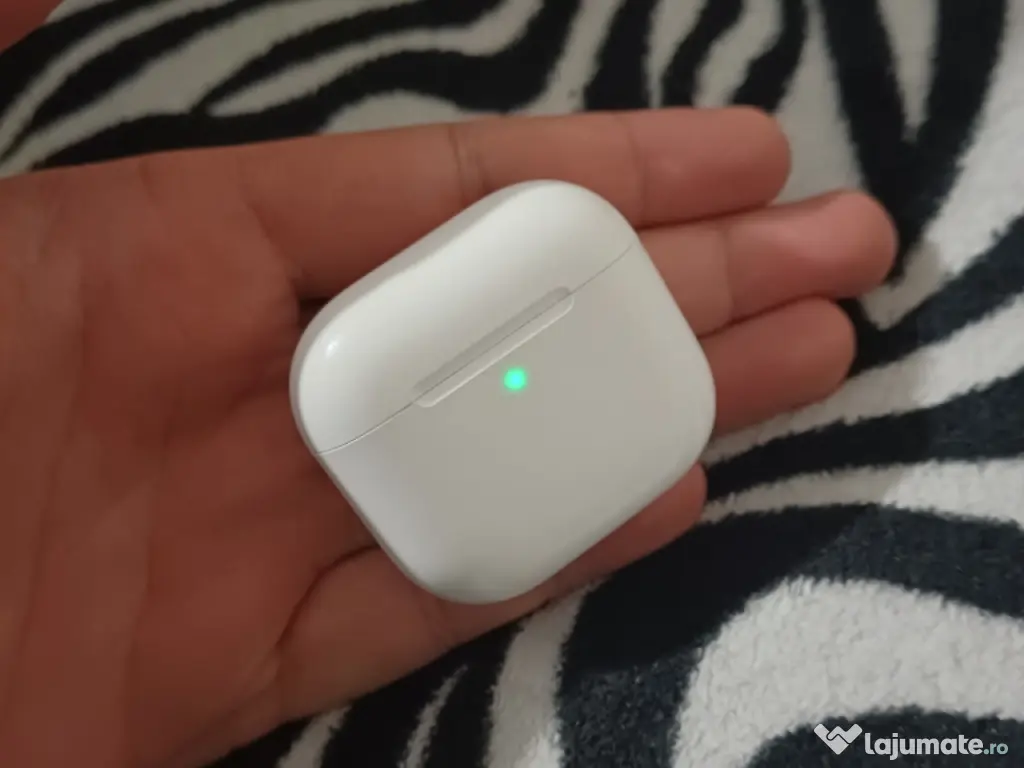 De vanzare Casti Apple AirPods 4 cu ANC, Originale, folosite foarte putin 