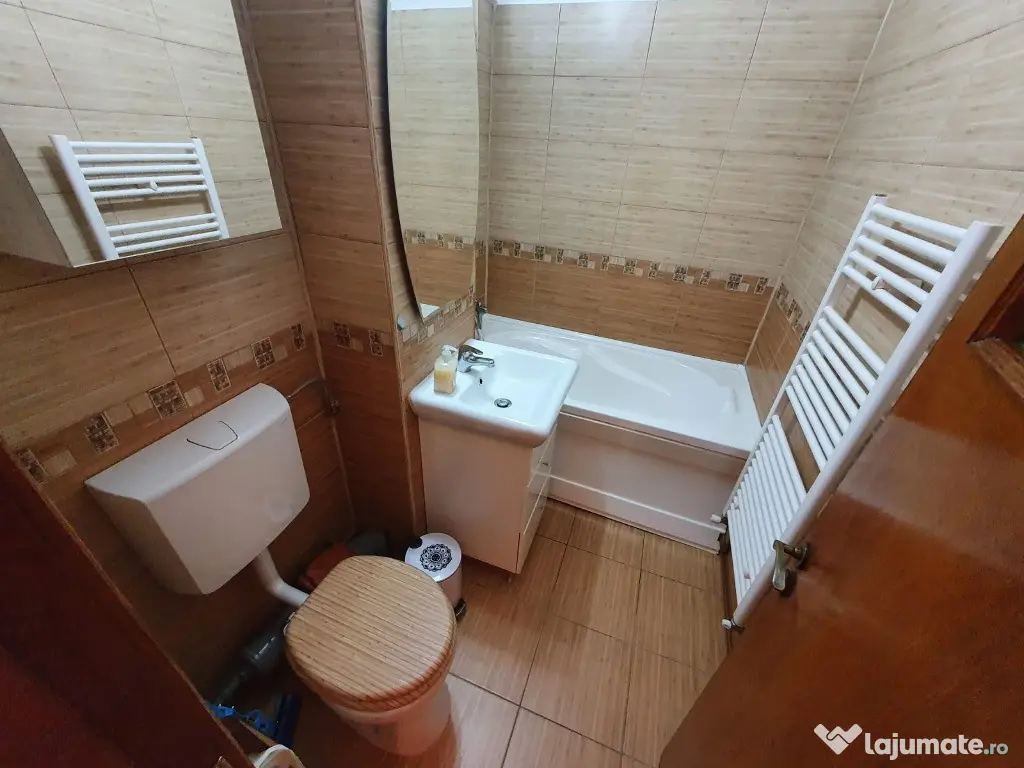 Ap 3 cam zona Nord, parter, mobilat, 450 euro 