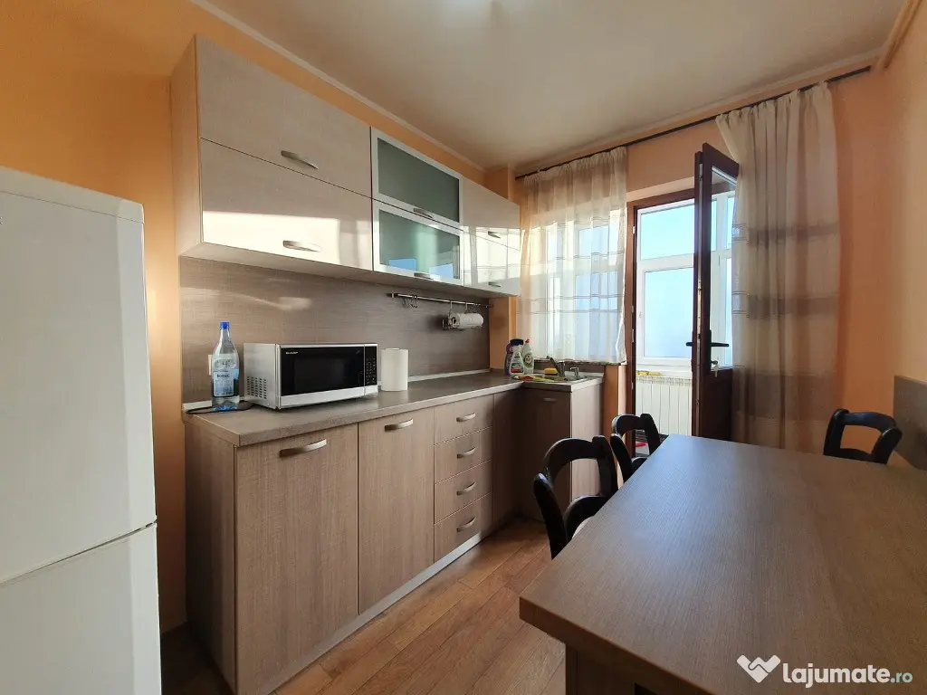 Ap 3 cam zona Nord, parter, mobilat, 450 euro 