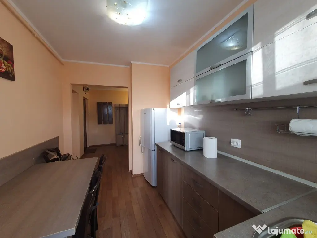 Ap 3 cam zona Nord, parter, mobilat, 450 euro 