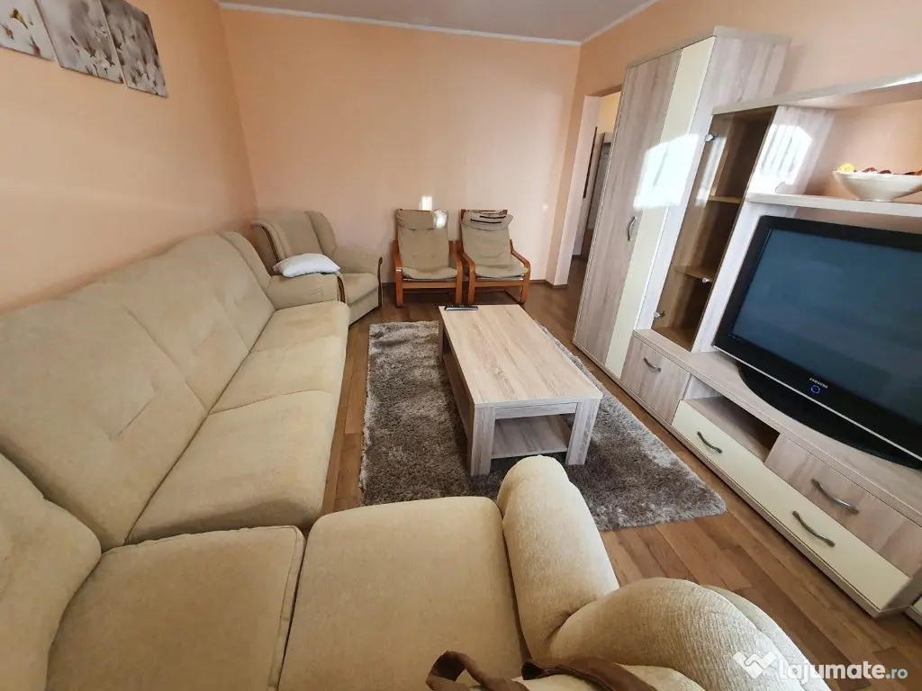 Ap 3 cam zona Nord, parter, mobilat, 450 euro 