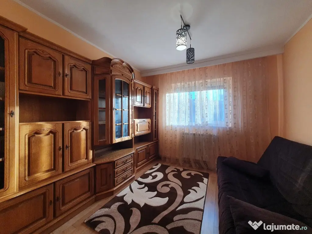 Ap 3 cam zona Nord, parter, mobilat, 450 euro 