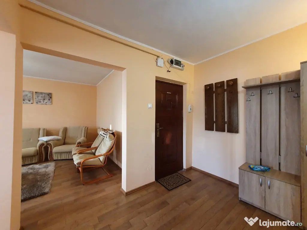 Ap 3 cam zona Nord, parter, mobilat, 450 euro 