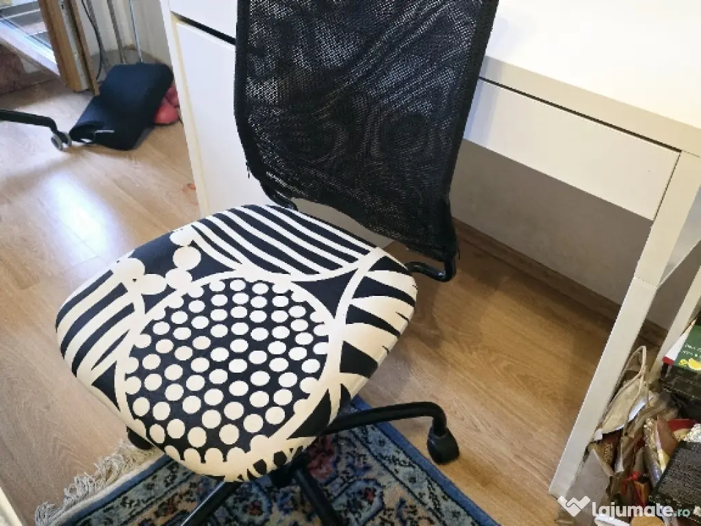 Birou ikea micke si scaun ikea torbjörn 