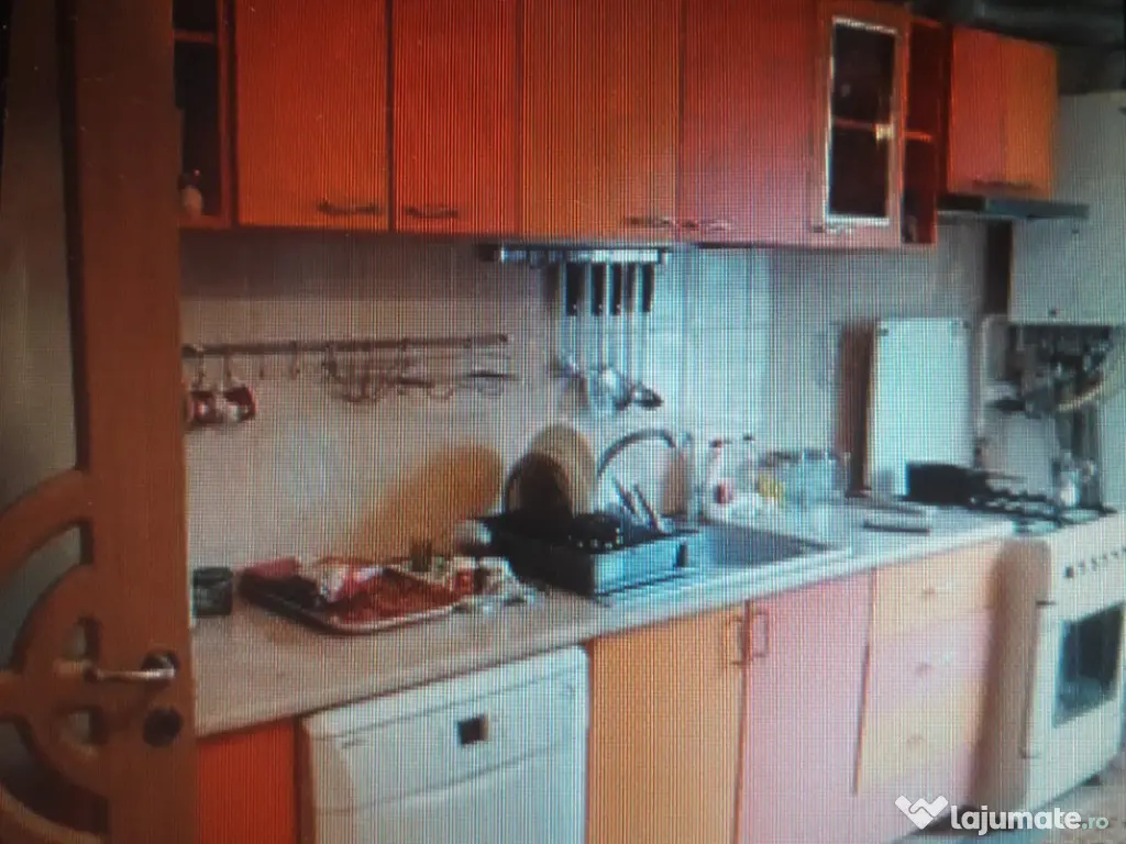 Apartament Cu 2 Camere Decomandate Etaj 2 - Zona Burdujeni Cuza Voda 2 