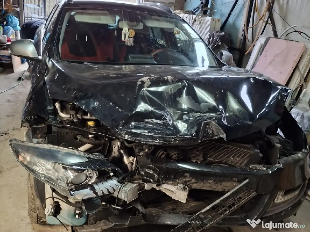 Vand Renault megane avariat 