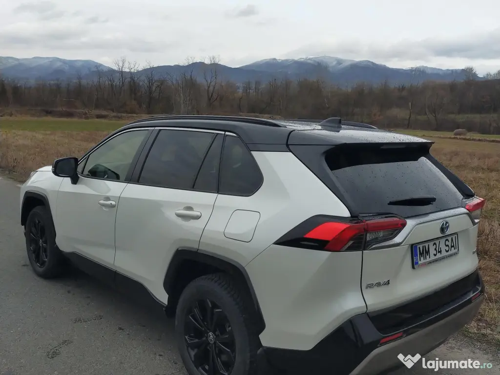 Vând Toyota RAV4 hybrid 