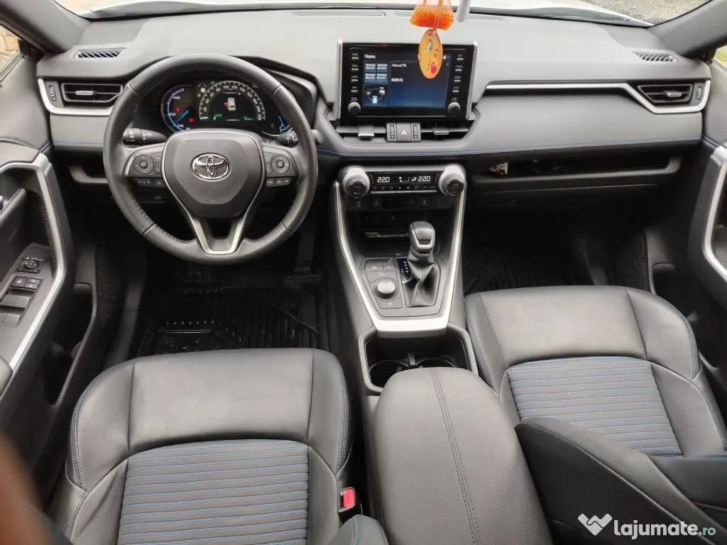 Vând Toyota RAV4 hybrid 