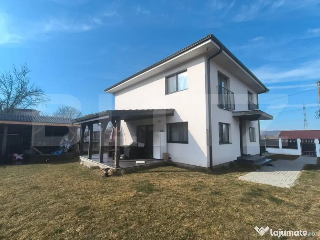 Vila moderna cu 3 dormitoare si teren generos 1.460 mp