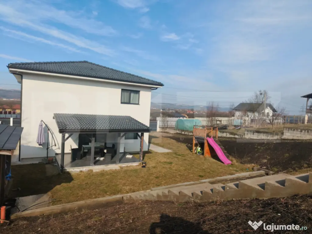 Vila moderna cu 3 dormitoare si teren generos 1.460 mp