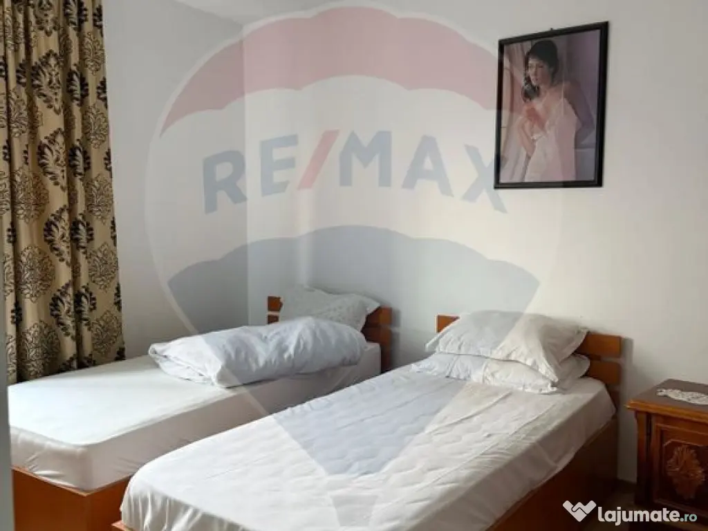 Casă / Vilă cu 8 camere de vânzare în zona Central 