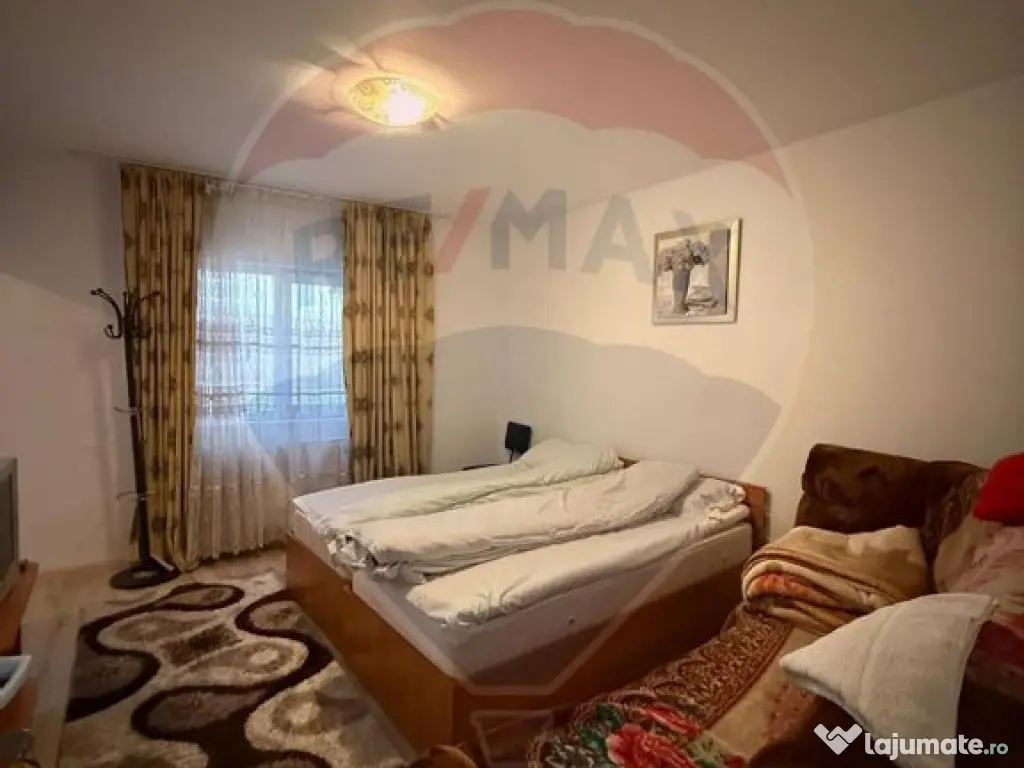 Casă / Vilă cu 8 camere de vânzare în zona Central 