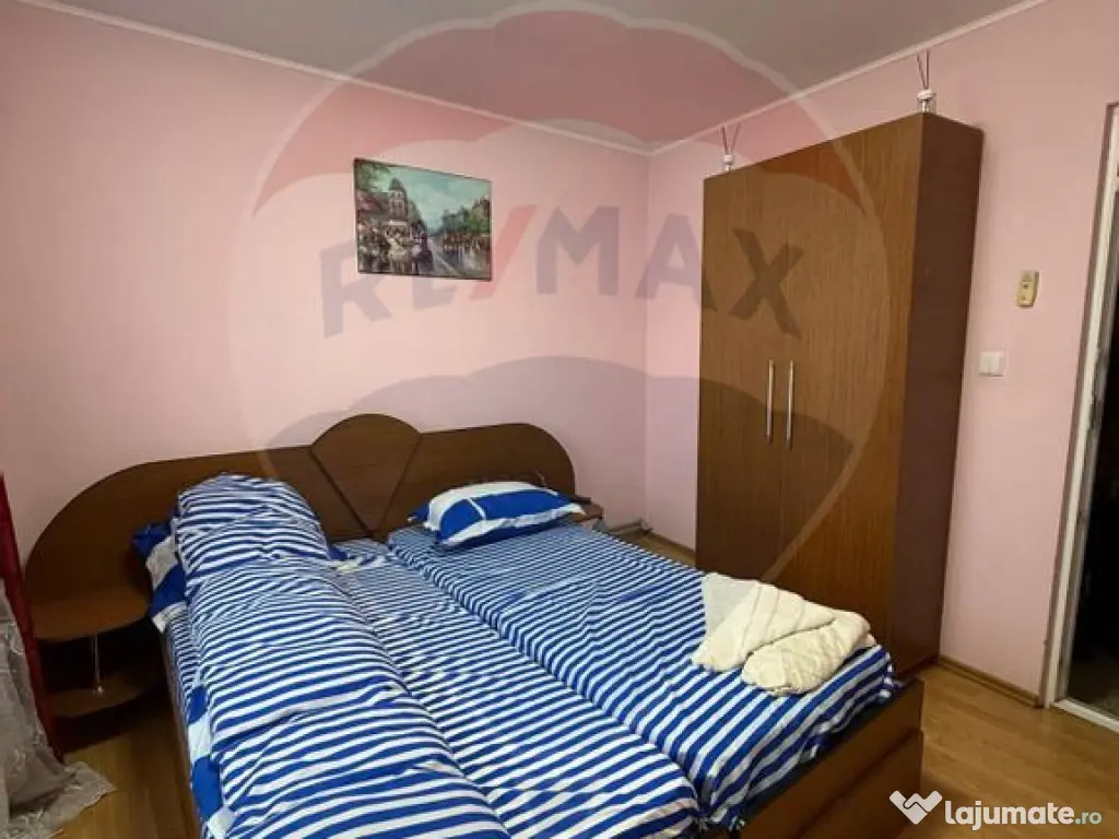 Casă / Vilă cu 8 camere de vânzare în zona Central 