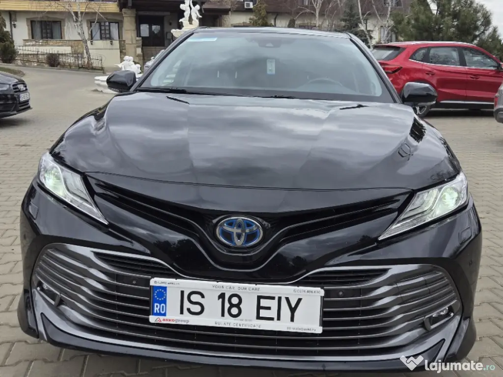 Închiriez mașină cu șofer – Toyota Camry Hybrid 2020 – Nuntă / Corporate / Transfer Aeroport Iași 