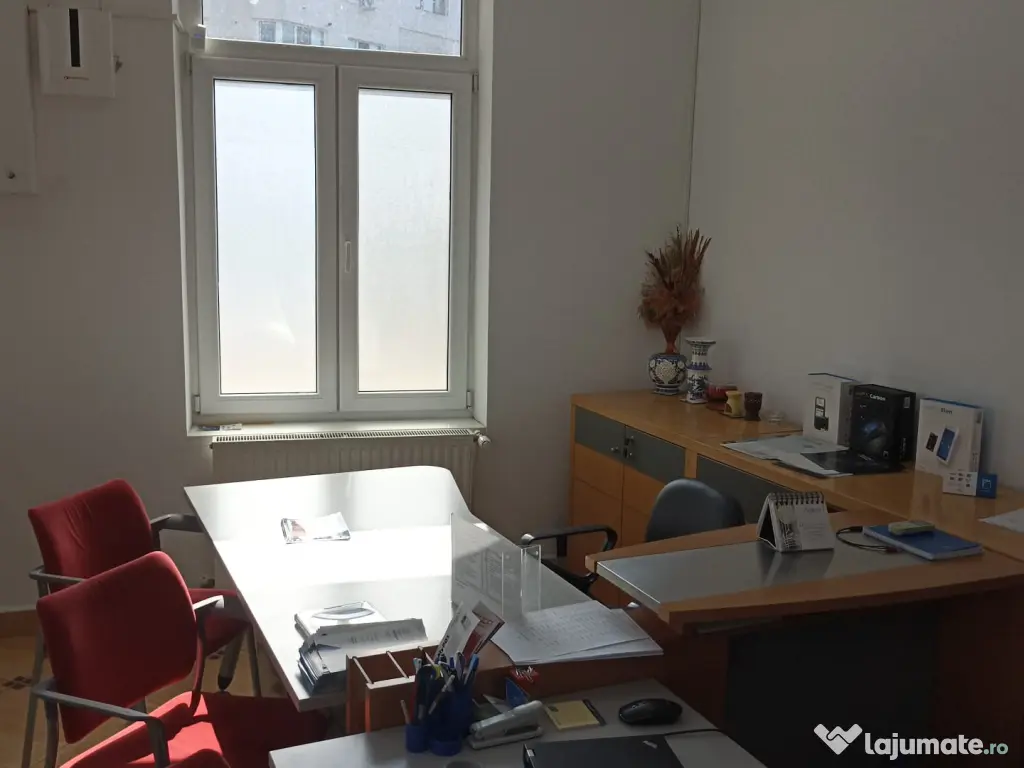 Proprietar,inchiriez spatiu birouri,30 mp, mobilat integral, utilitati, central