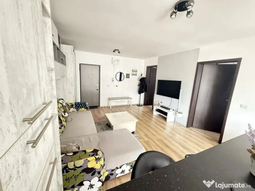 Apartament 2 camere, semidecomandat - zona Garii 