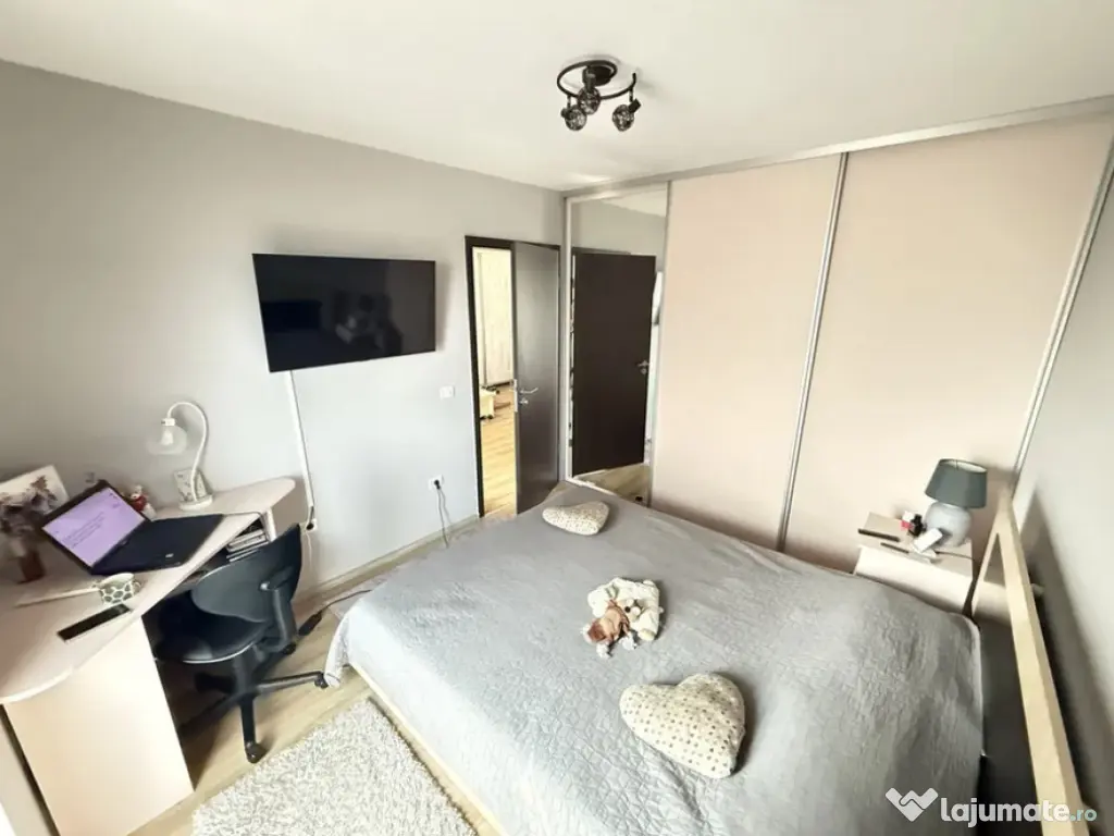 Apartament 2 camere, semidecomandat - zona Garii 