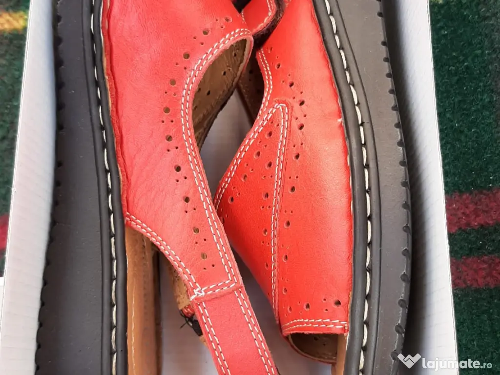 Sandale piele culoare rosu-NOU 
