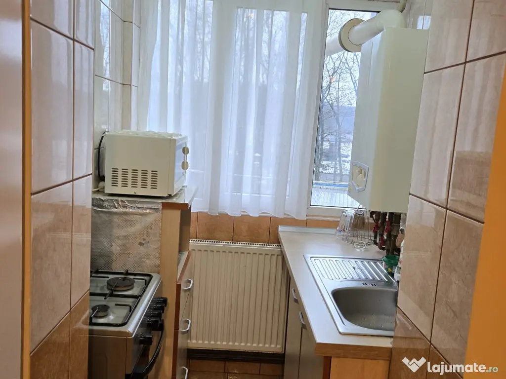 Închiriez garsoniera 