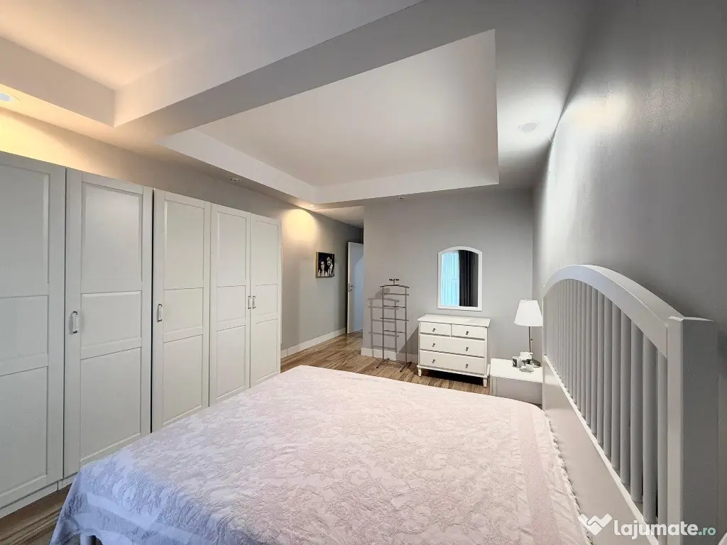 COSMOPOLIS - Apartament 4 camere, mobilat si utilat, terasa mare 