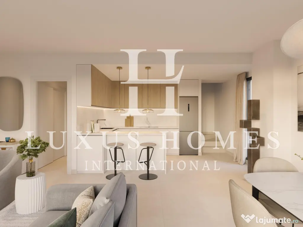 Casă cu terase cu vedere spre mare și grădini, situată într-un cadru liniștit 