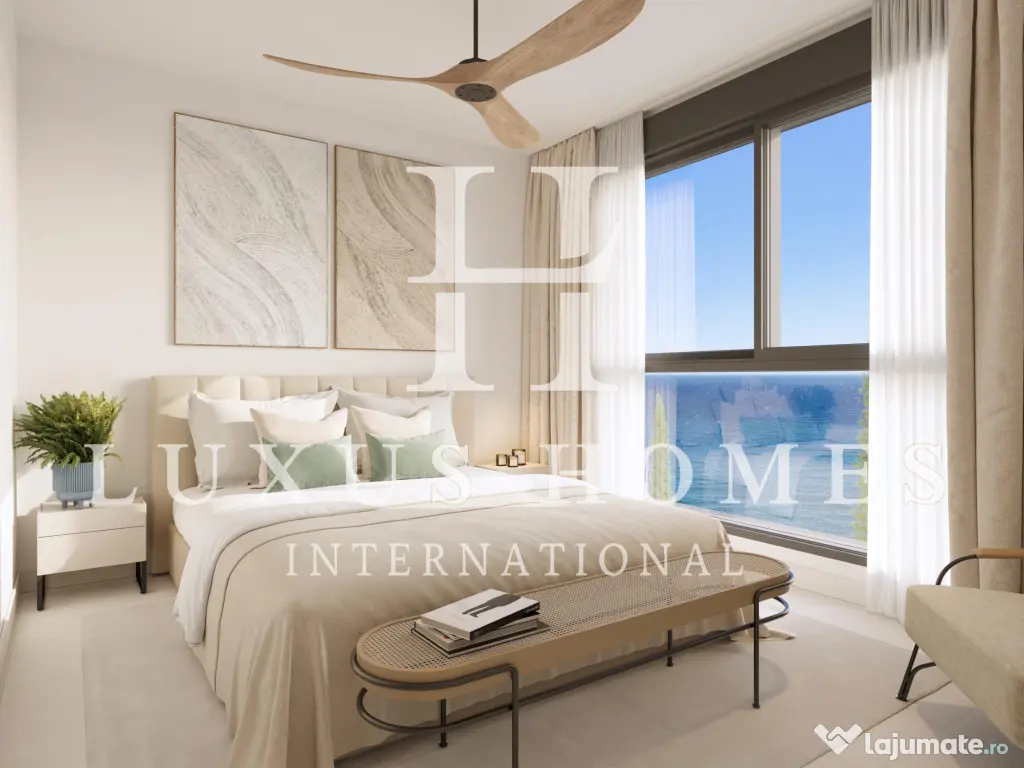 Casă cu terase cu vedere spre mare și grădini, situată într-un cadru liniștit 