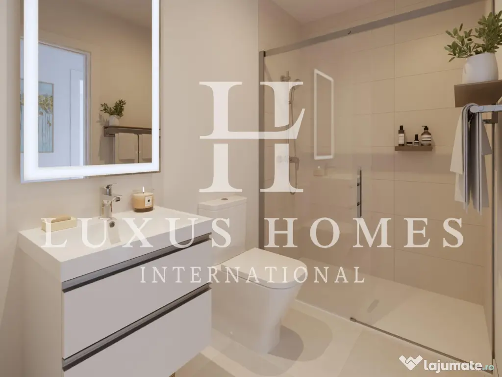 Casă cu terase cu vedere spre mare și grădini, situată într-un cadru liniștit 