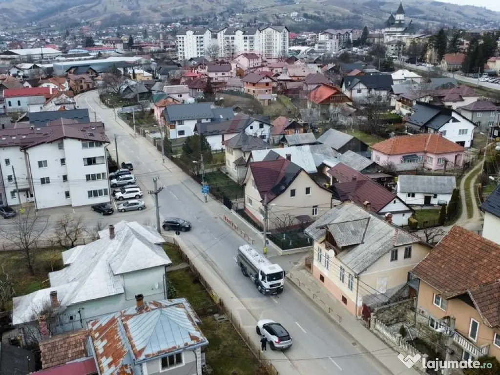 Casă de vânzare în GURA HUMORULUI zona Ariniș 250 mp ... 