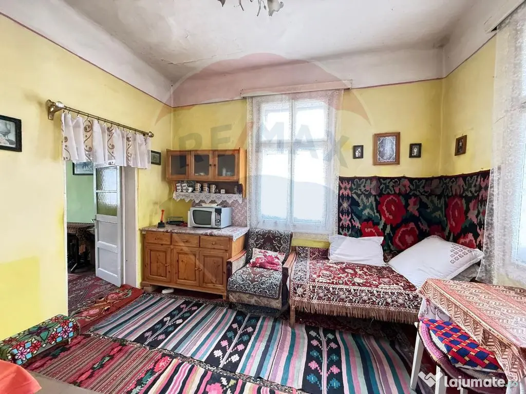 Casă de vânzare în GURA HUMORULUI zona Ariniș 250 mp ... 