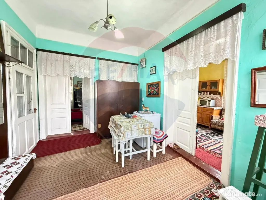 Casă de vânzare în GURA HUMORULUI zona Ariniș 250 mp ... 