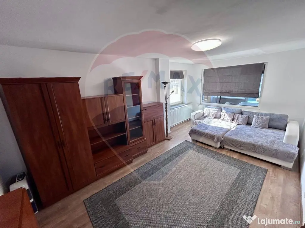 Apartament spatios cu terasa de inchiriat 