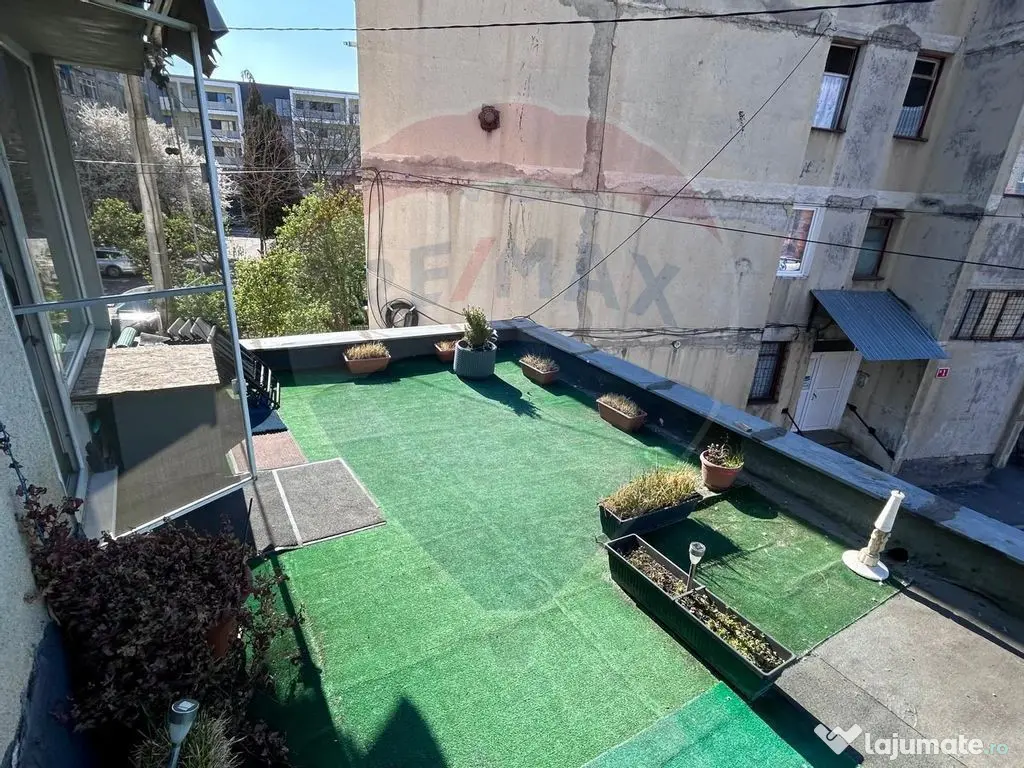 Apartament spatios cu terasa de inchiriat 