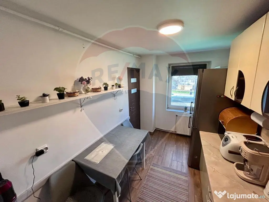 Apartament spatios cu terasa de inchiriat 