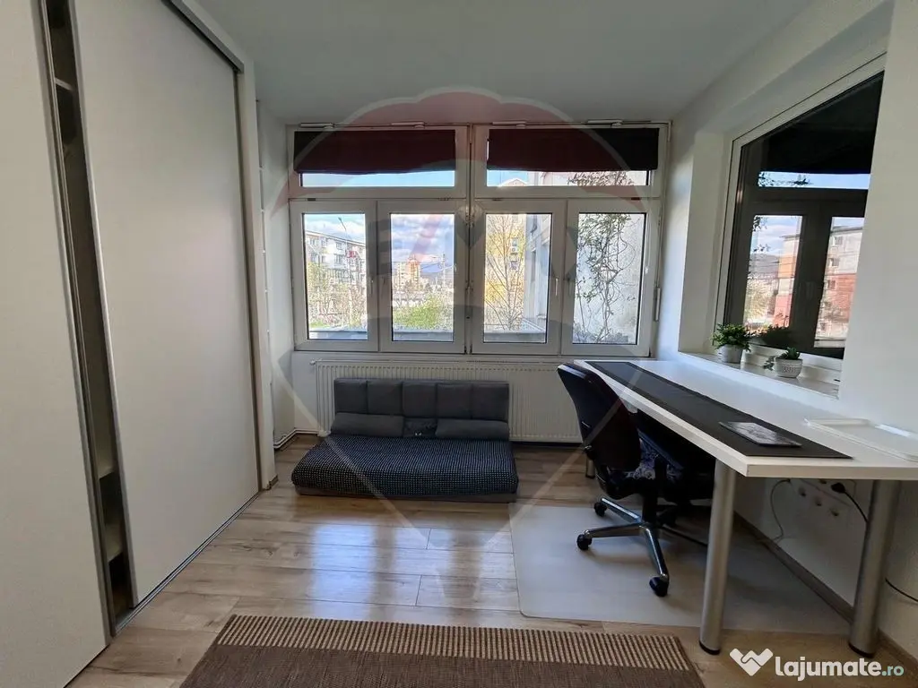 Apartament spatios cu terasa de inchiriat 