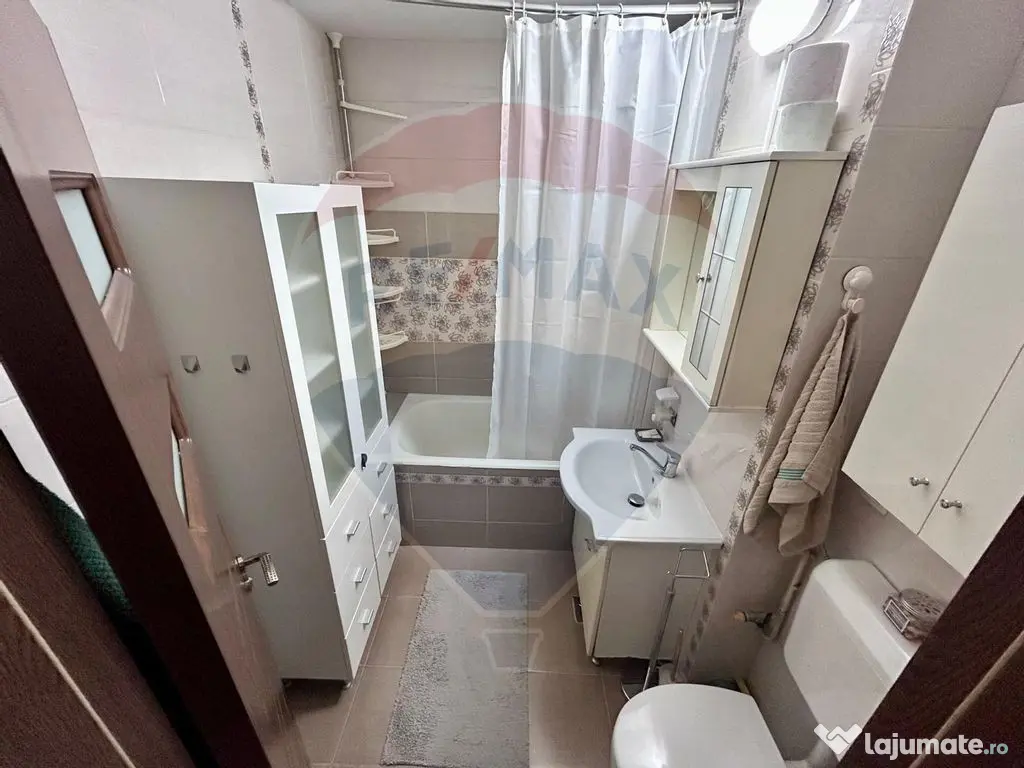 Apartament spatios cu terasa de inchiriat 