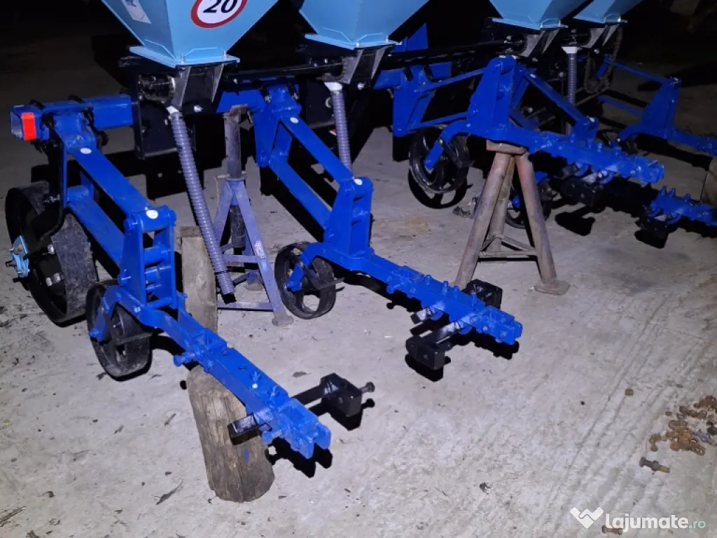 Prasitoare / cultivator cu fertilizare 