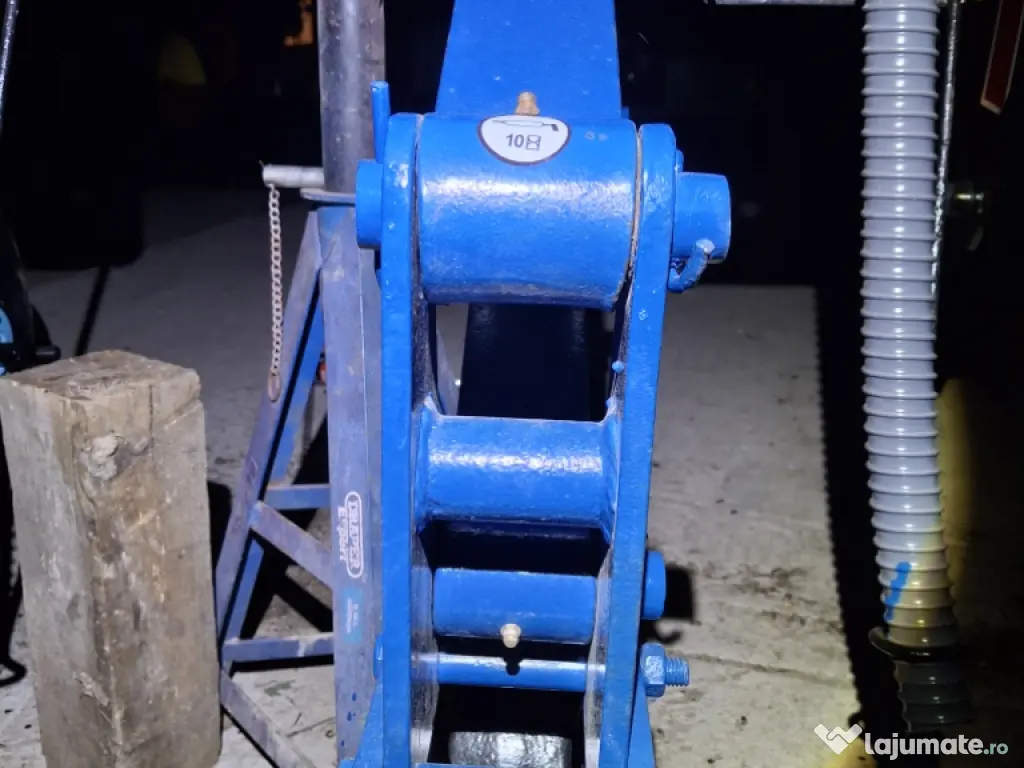 Prasitoare / cultivator cu fertilizare 