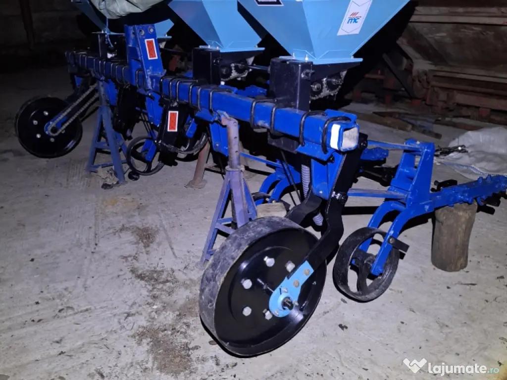 Prasitoare / cultivator cu fertilizare 