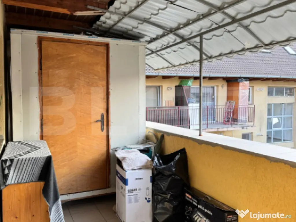 Apartament 2 camere, decomandat, parcare, zona Porii 