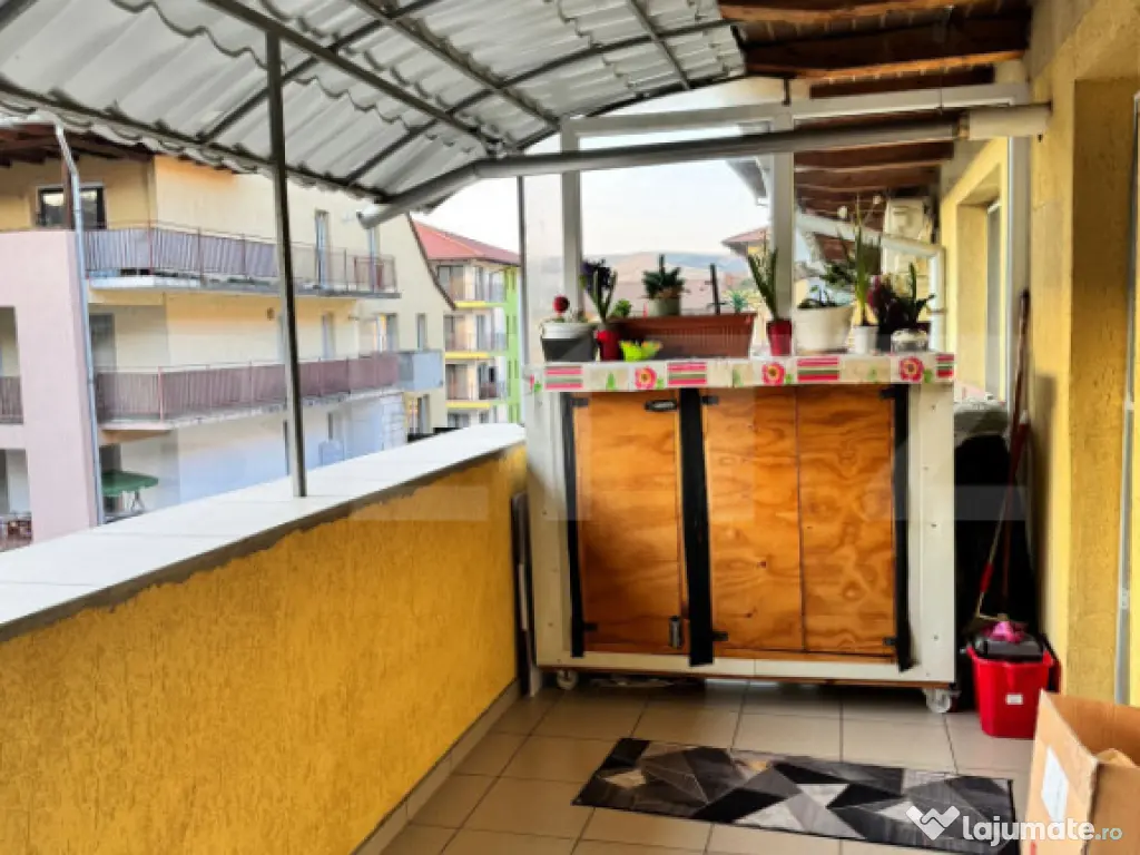 Apartament 2 camere, decomandat, parcare, zona Porii 