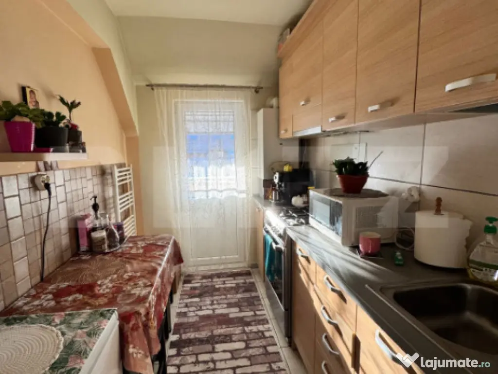 Apartament 2 camere, decomandat, parcare, zona Porii 