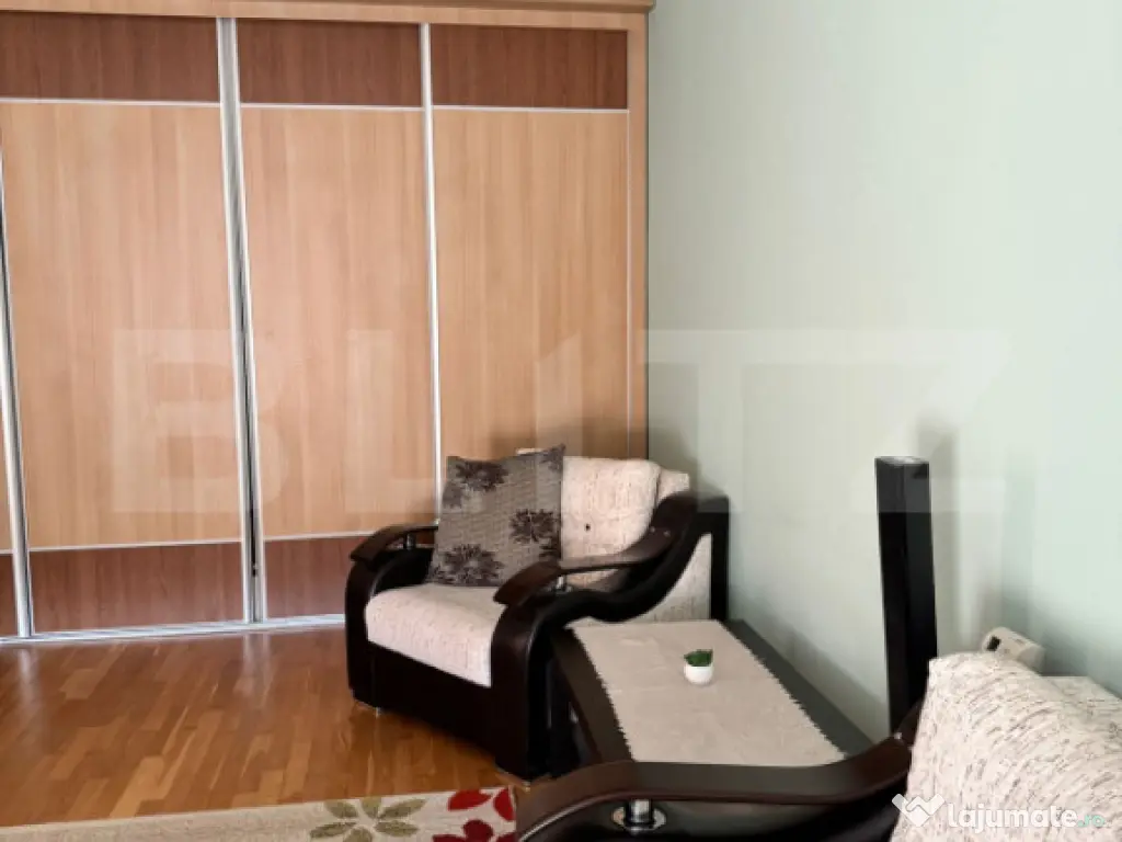 Apartament 2 camere, decomandat, parcare, zona Porii 