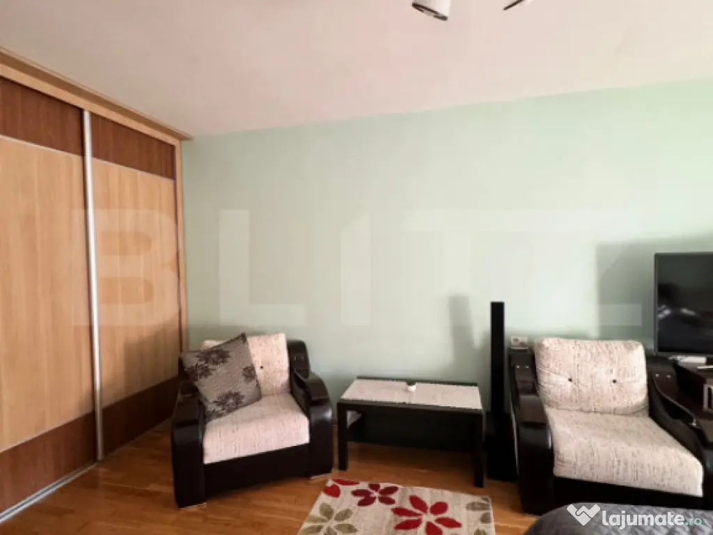 Apartament 2 camere, decomandat, parcare, zona Porii 
